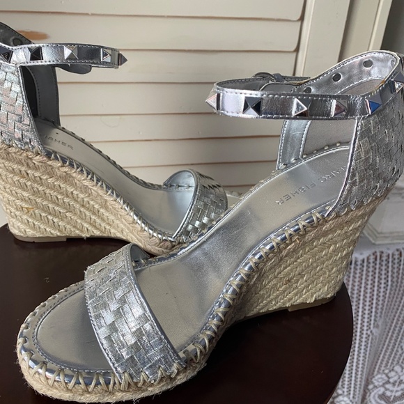 Marc Fisher Rattan Wedge Studded Strap Sandals NEW WITHOUT TAGS/BOX - Picture 7 of 9
